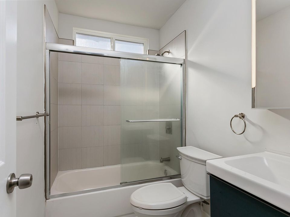1st image of 1831 Colby Ave APT 4