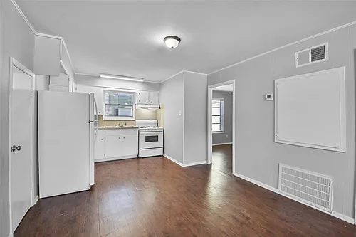 1511 Broadmoor Dr #D Photo 1