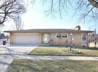 32395 Valley View Cir, Farmington, MI 48336