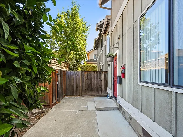 264 W California Ave #C — Photo 22