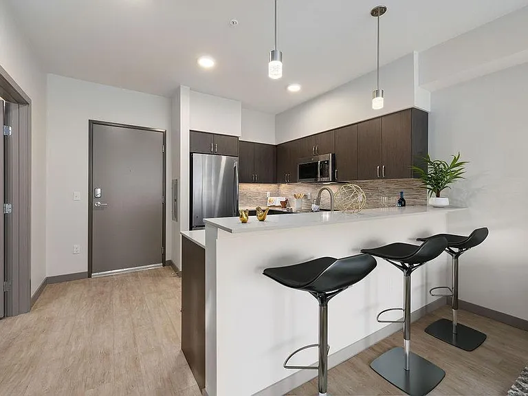 Edge Apartments — Photo 12