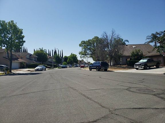 4th image of 445 Yosemite Cir