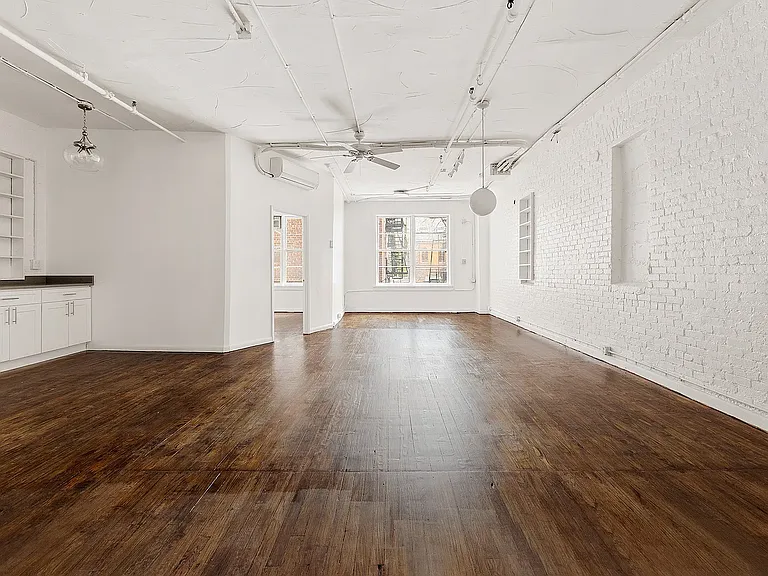 71 8th Ave #2R — Photo 2