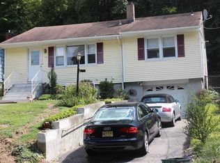 12 Wenonah Ave, Oakland, NJ 07436