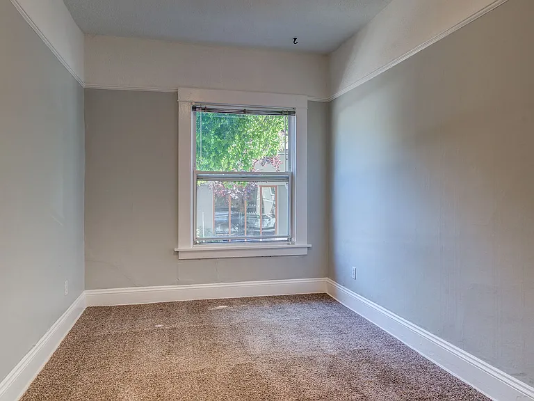 2110 NW Flanders St — Photo 43