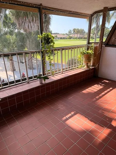3 bed, 2.0 bath, 1985 sqft, $2,900 — Photo 2