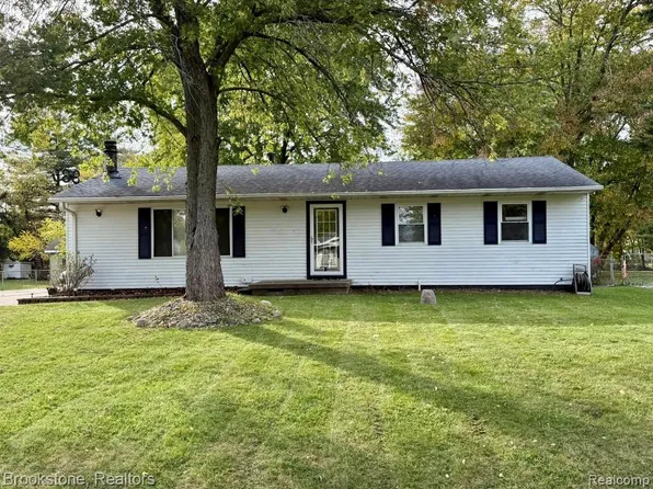 1426 Houston Dr, Swartz Creek, MI 48473