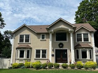 31 Broad Ave, Paramus, NJ 07652