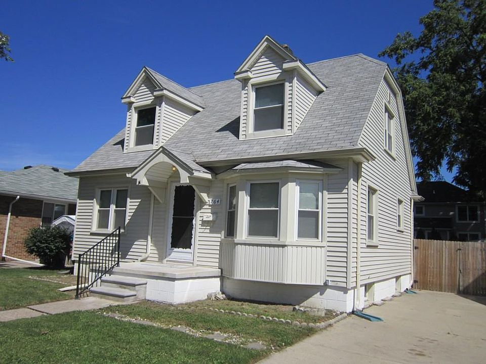 1st image of 764 Riverbank St