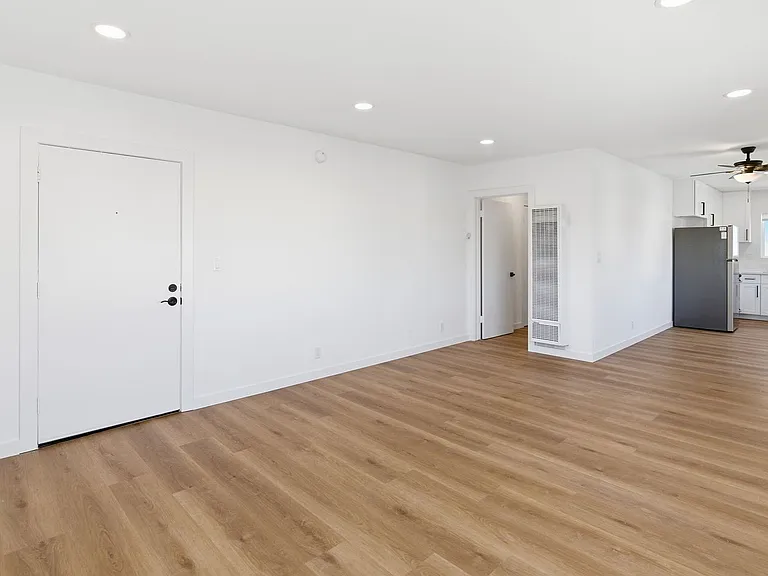 7305 Variel Avenue — Photo 19