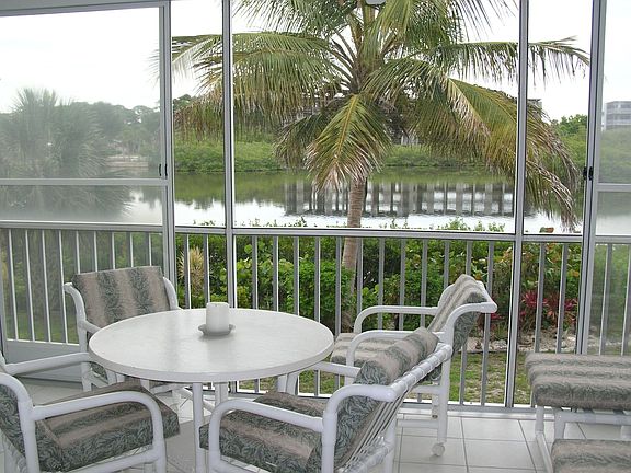 Lanai Overlooking Docks