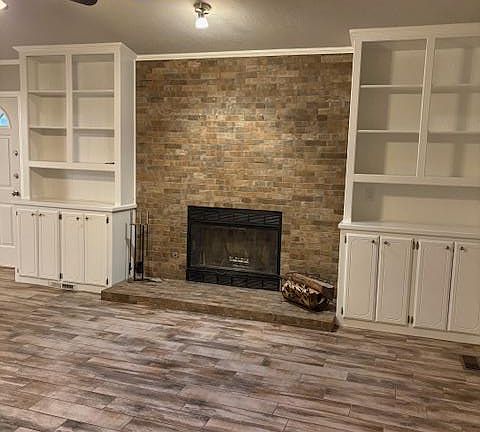 5th image of 300 N Lockeport Dr