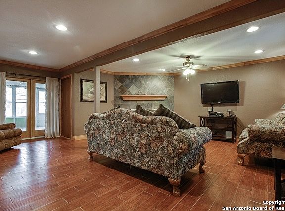 3rd image of 5226 Village Glen Dr