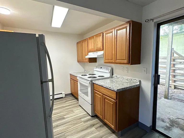 157-169 N Laguna St — Photo 16