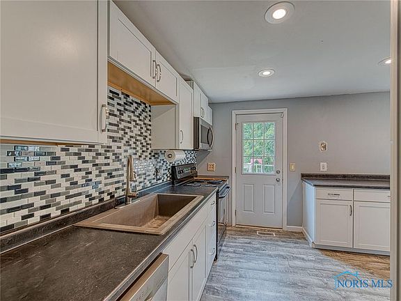 3rd image of 4915 Ventura Dr