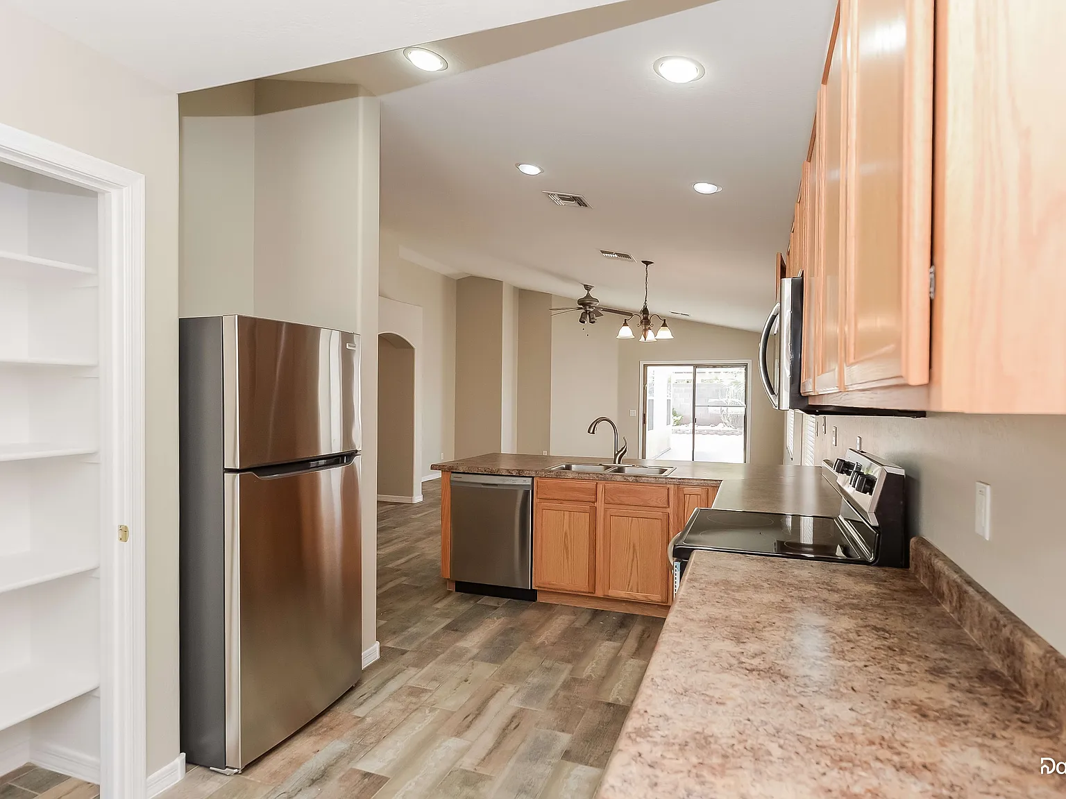 4 bed, 2.0 bath, 1778 sqft, $2,085 — Photo 2