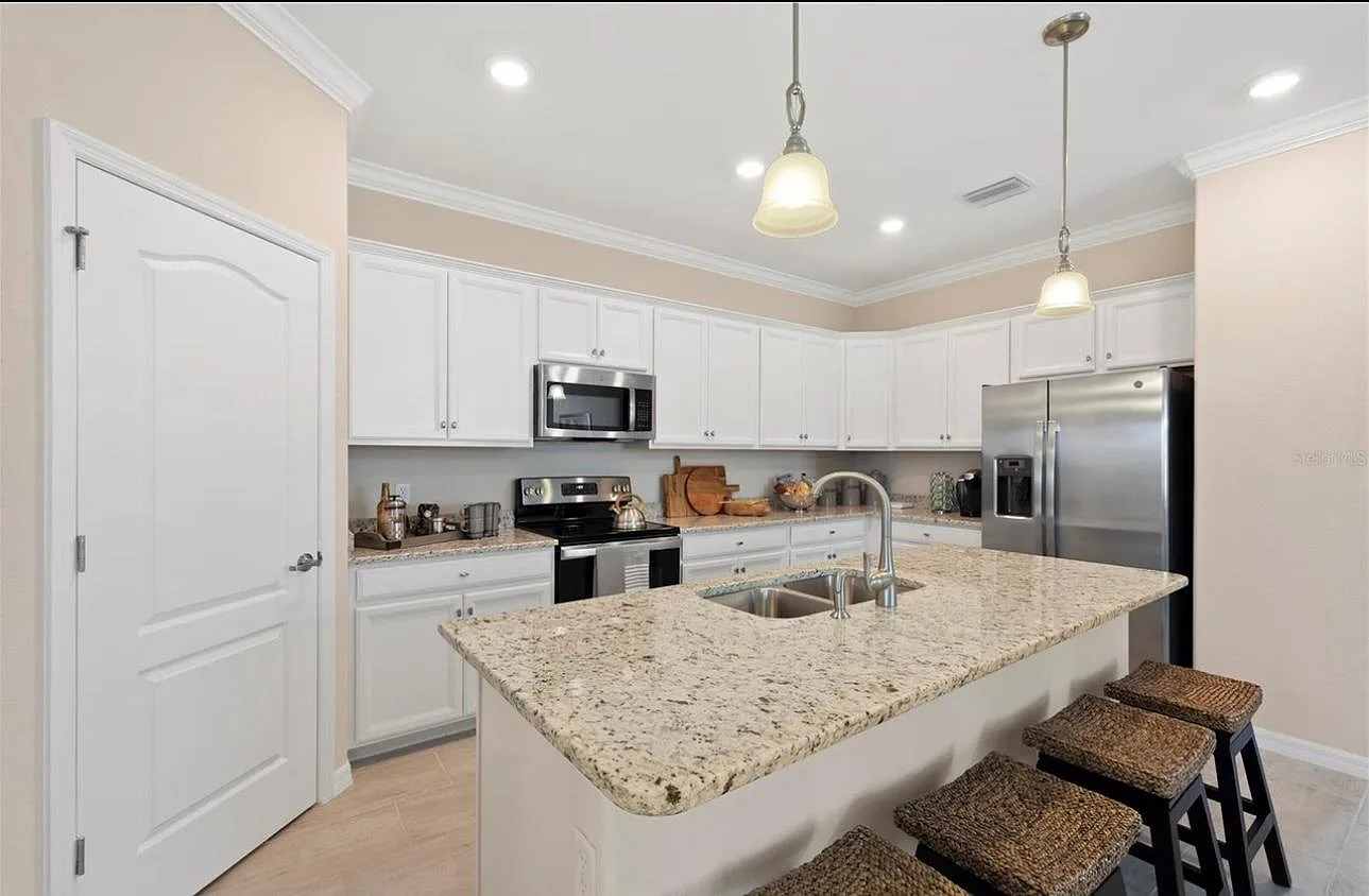 4 bed, 2630 sqft, $2,300 — Photo 2