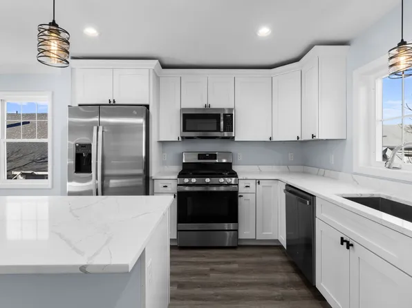 206 Durfee St #3B, Fall River, MA 02720