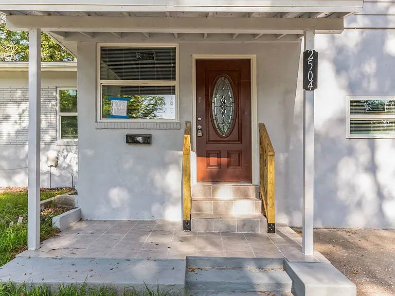 2504 Danson St — Photo 2