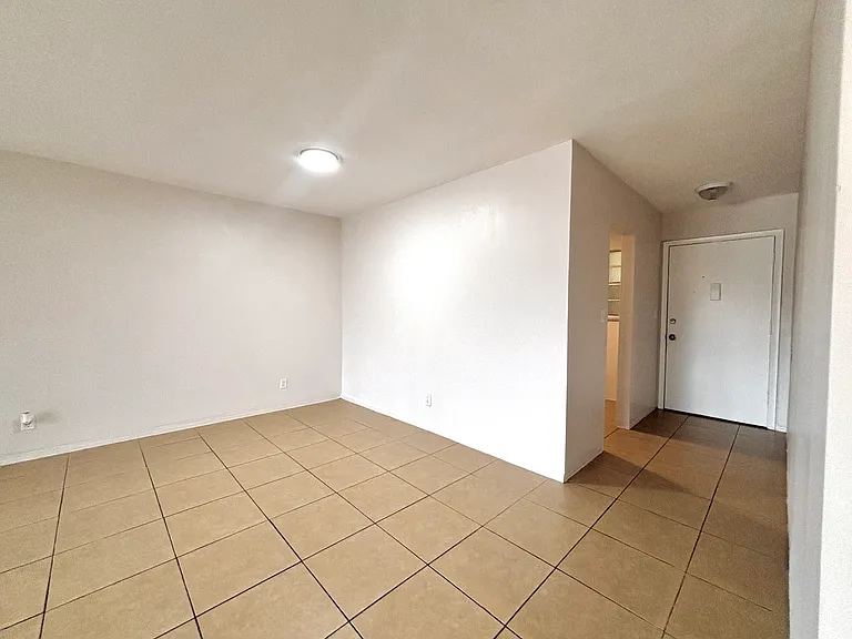 1735 Dewey St #106 — Photo 7