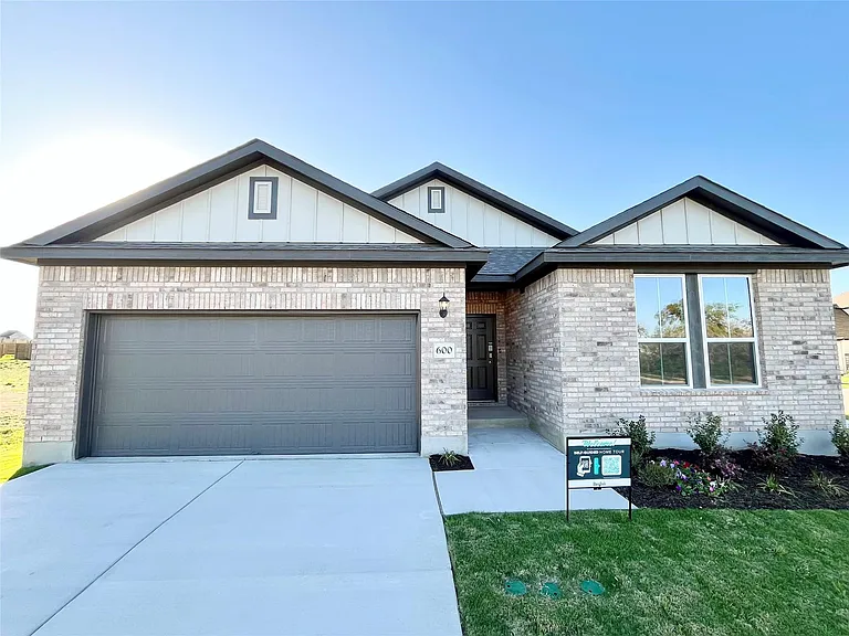 600 Hickory Bend Trl — Photo 1