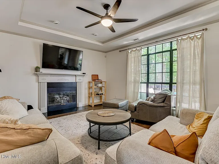 1084 Severn Dr — Photo 5
