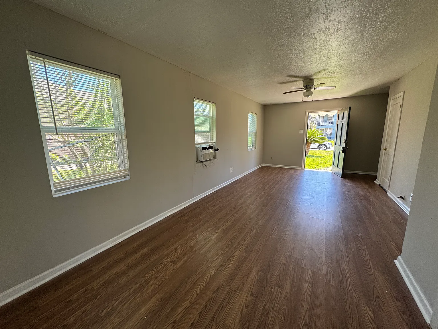 2 bed, $1,100 — Photo 2