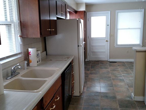 5th image of 717 N Central Ave