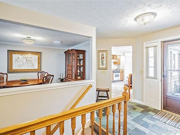 4th image of 155 Wood Creek Dr