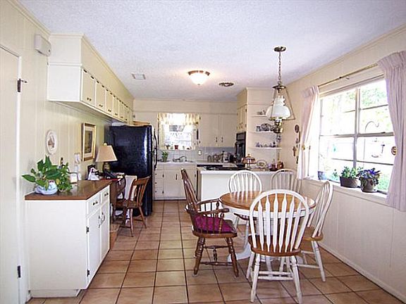 4th image of 2226 River Oaks Cir