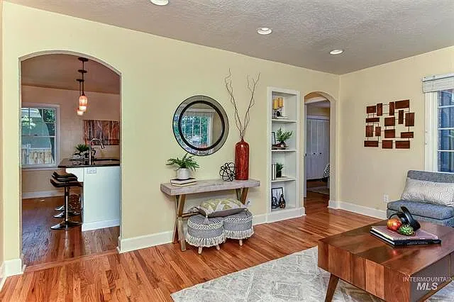 509 W Thatcher St — Photo 4