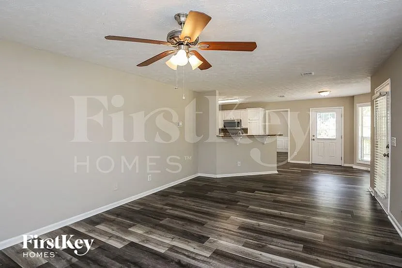 4 bed, 2.5 bath, 2412 sqft, $2,275 — Photo 3