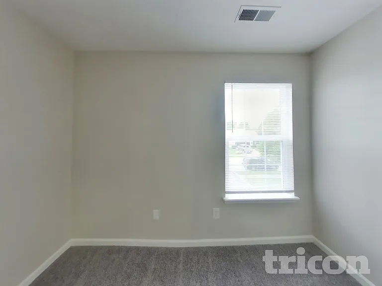1032 Central Park Blvd S — Photo 12