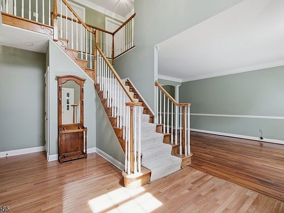 4th image of 6 Janet Dr