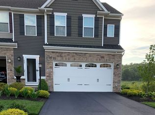 1401 Deer Creek Crossing Dr, Canonsburg, PA 15317
