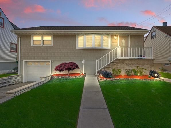 1026 Gillis Pl, Secaucus, NJ 07094