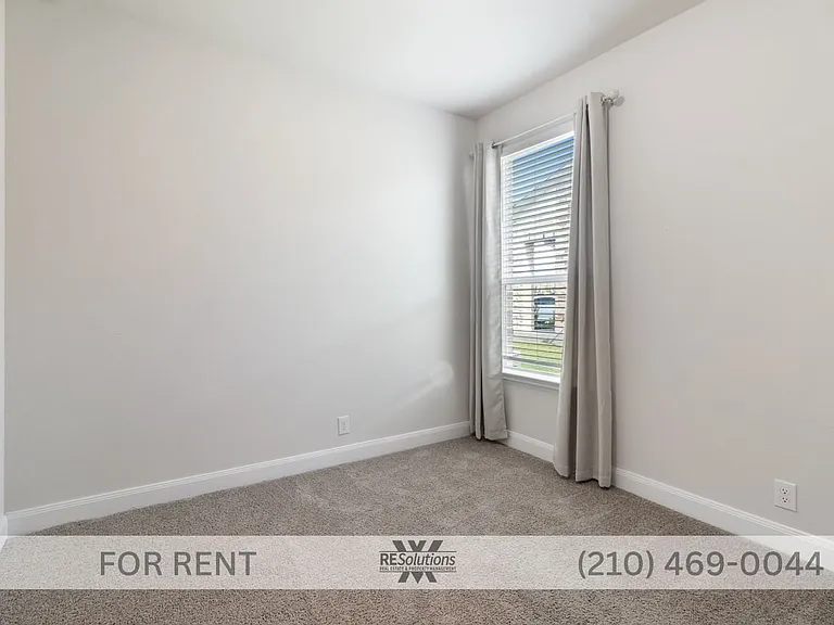 568 Lilac Shls — Photo 14