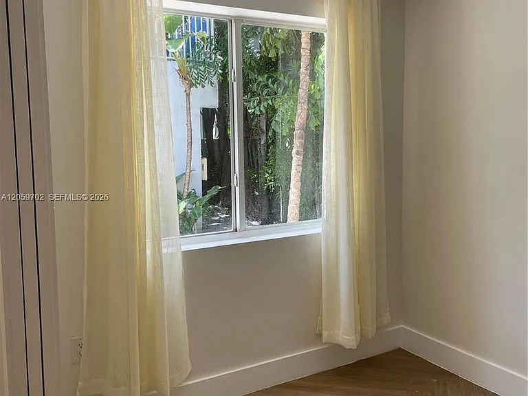 731 6th St #104-E — Photo 3