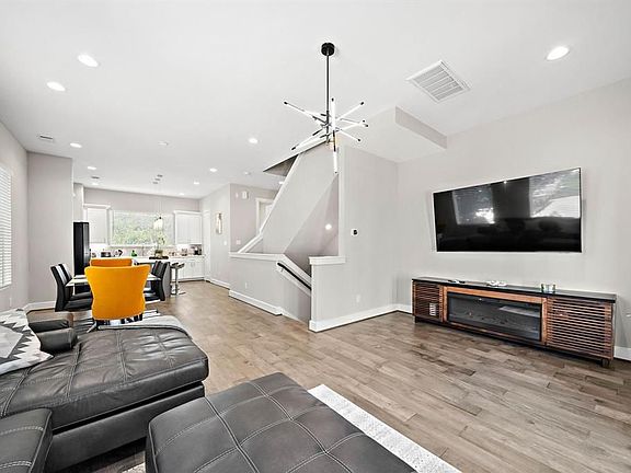 4th image of 2116 Bella Amanecer Ln