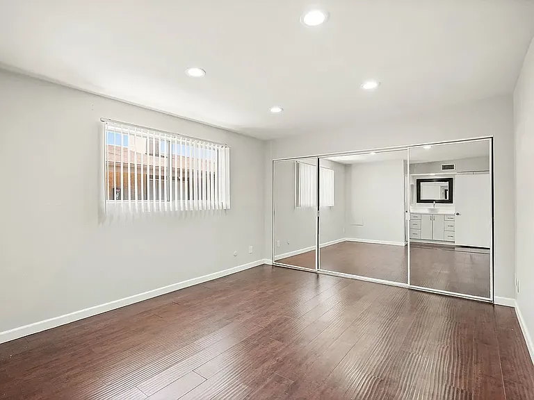5500 Lindley Ave #209 — Photo 11