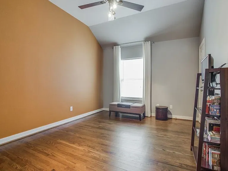 2330 Throckmorton St — Photo 10