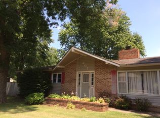 207 S Huston Ave, Altamont, KS 67330