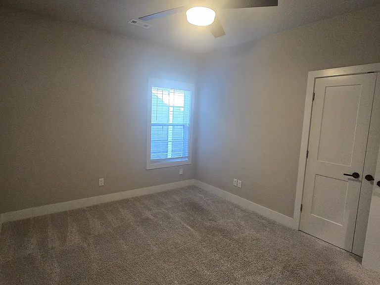 1011 NE Heights Ln — Photo 5