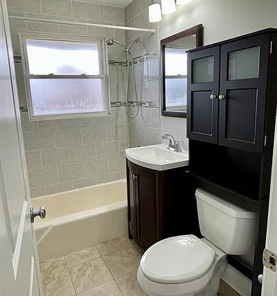 3rd image of 301 Bluff Ave APT 3W