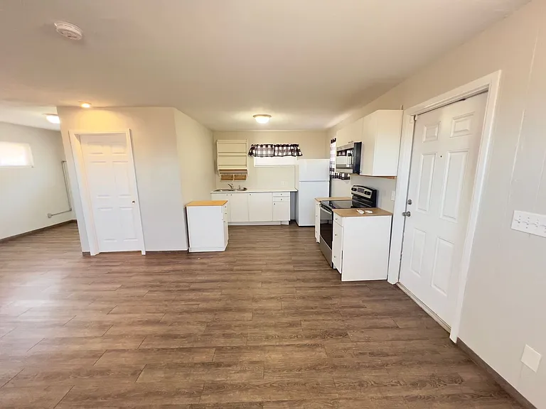 227 S Texas Ave #B — Photo 8