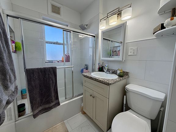 3rd image of 407 Charles St Floor 3