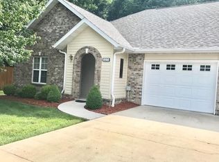 1071 W Ildereen Ct, Springfield, MO 65807