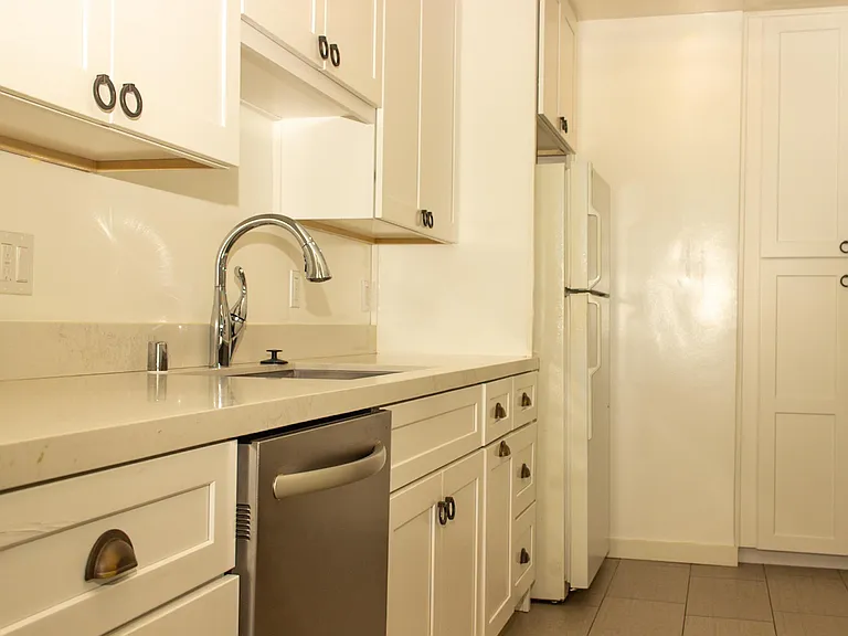 453 N Doheny Dr #B — Photo 6
