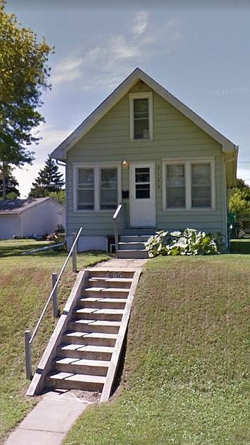 1st image of 2165 Waukon Ave
