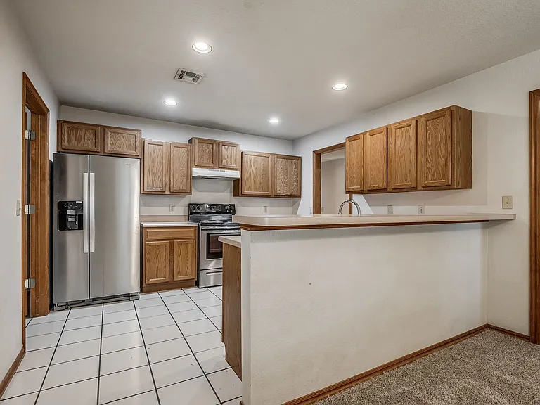 304 Eccell Ct — Photo 5